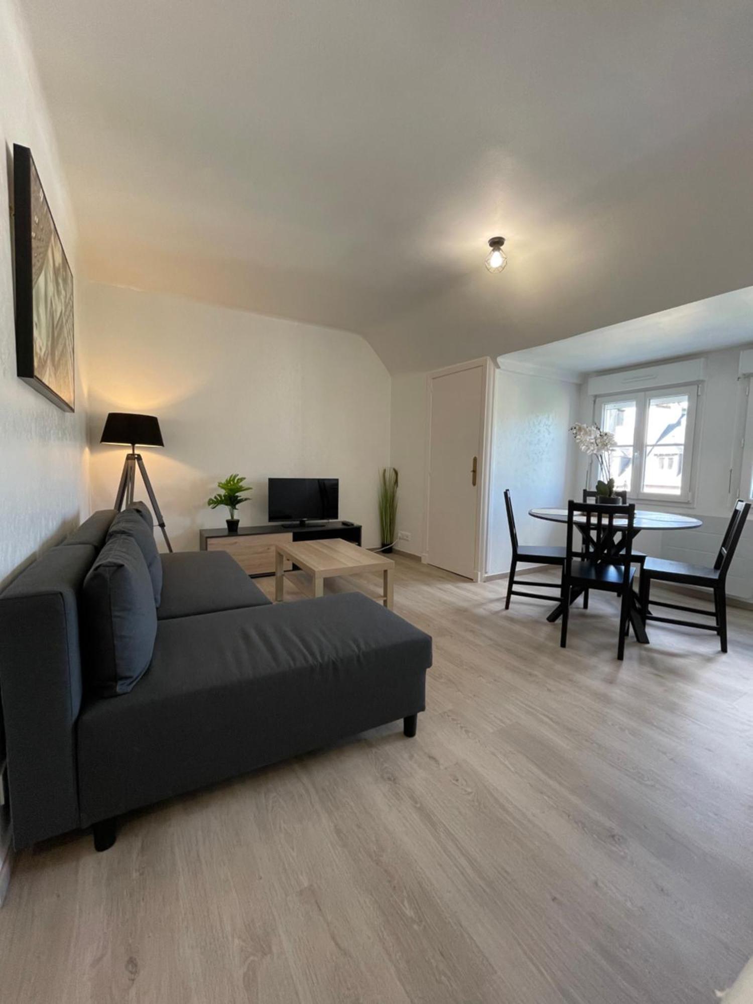 Appartement Renove Tout Equipe, Centre Ville, Proche De La Gare Et Commerce Flers  Exterior photo